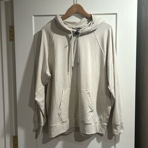 Vuori women’s Halo oversized hoodie